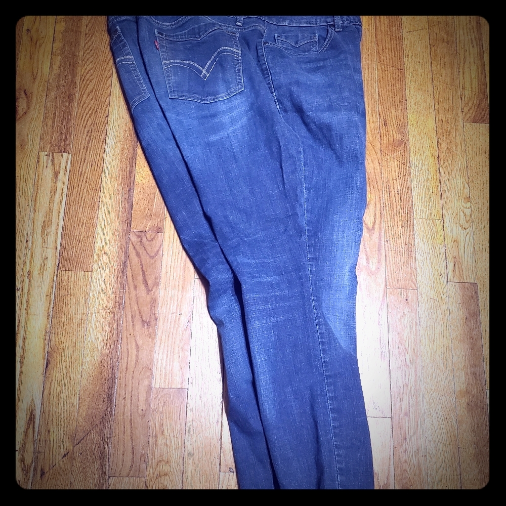 2 pair Levi Jeans